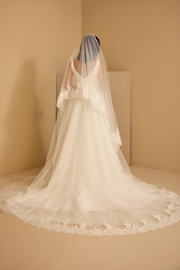 CORDED FLORAL LACE VEIL