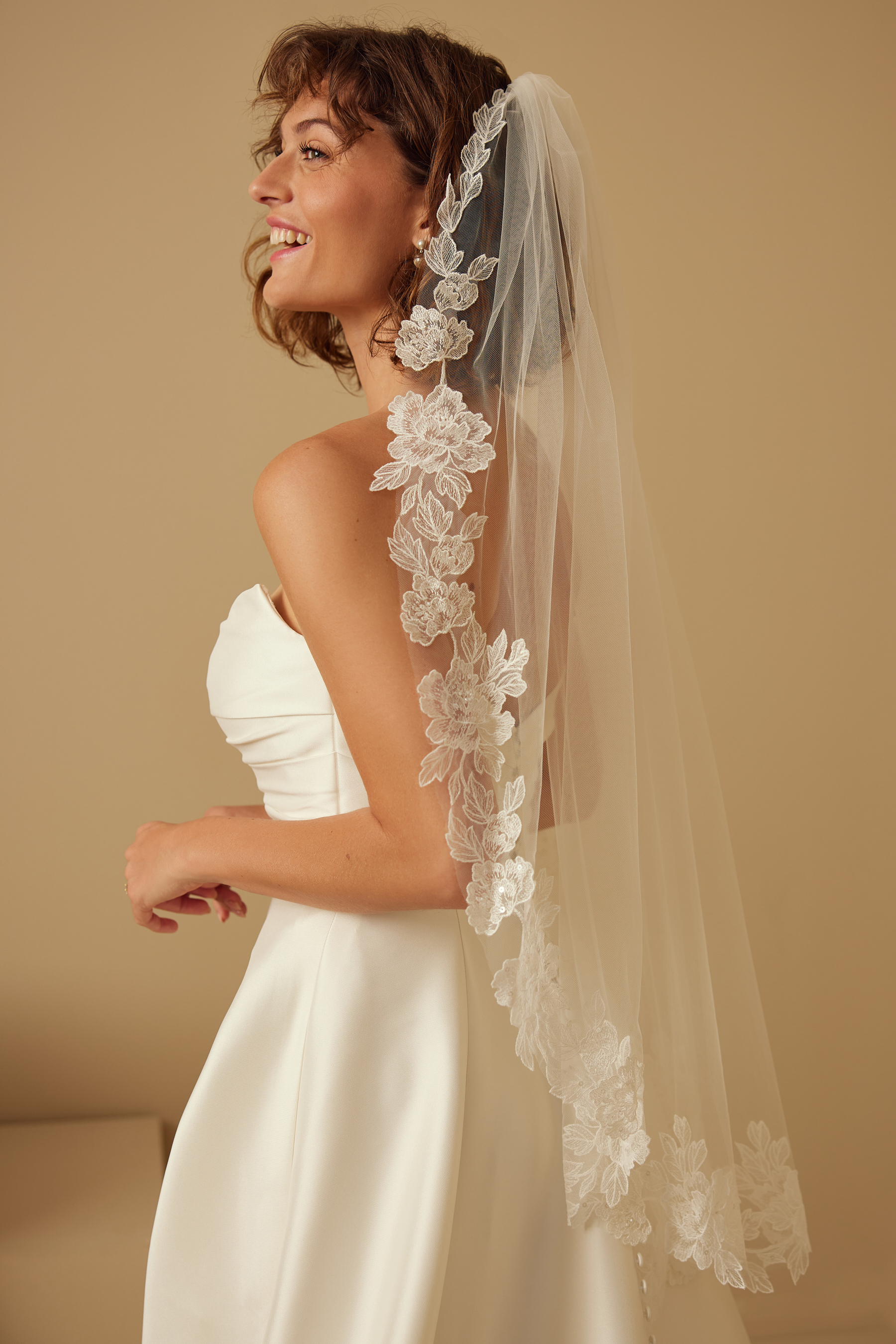 DELICATE FLORAL VEIL Detail 2