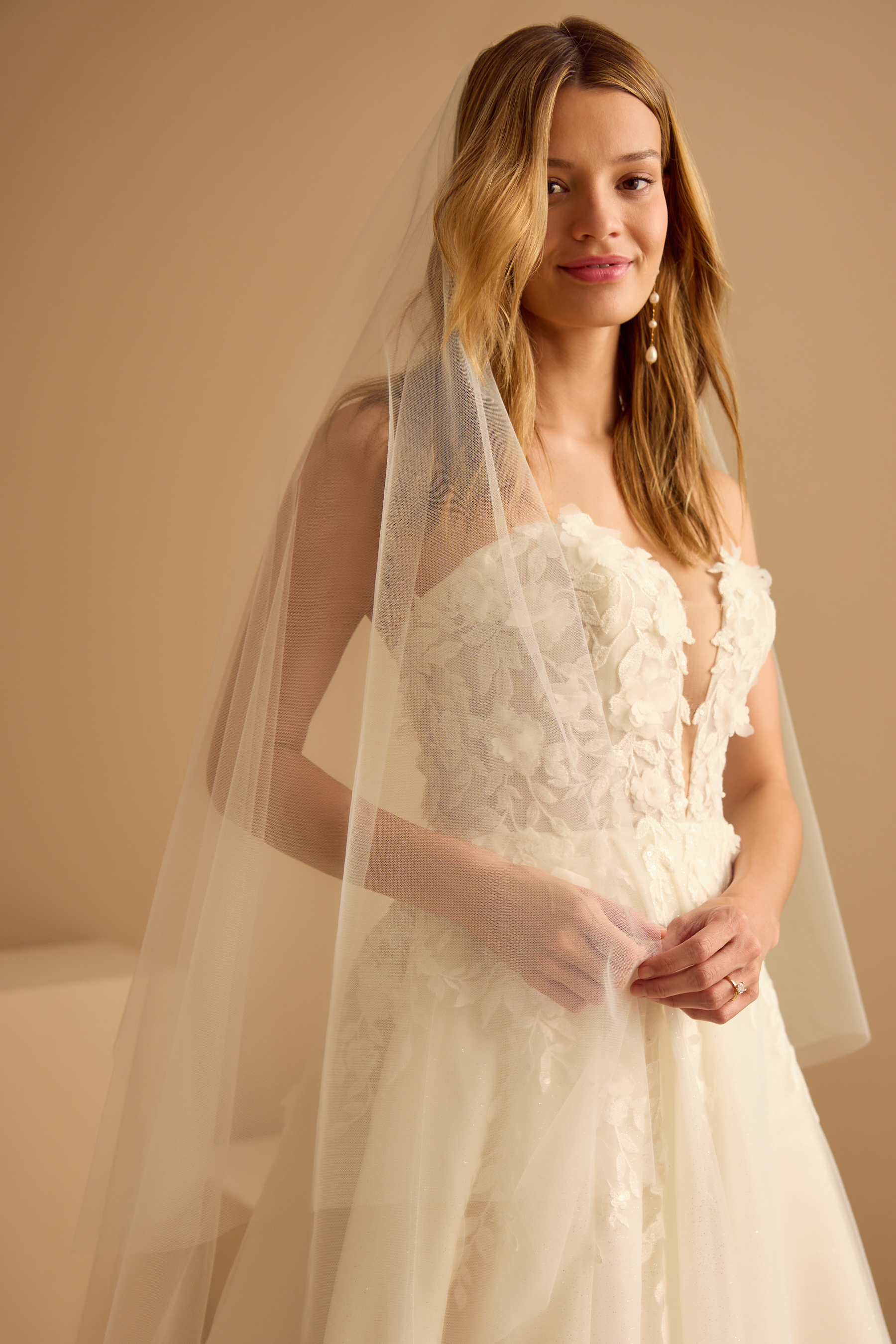 CLASSIC FOLD OVER VEIL Detail 1