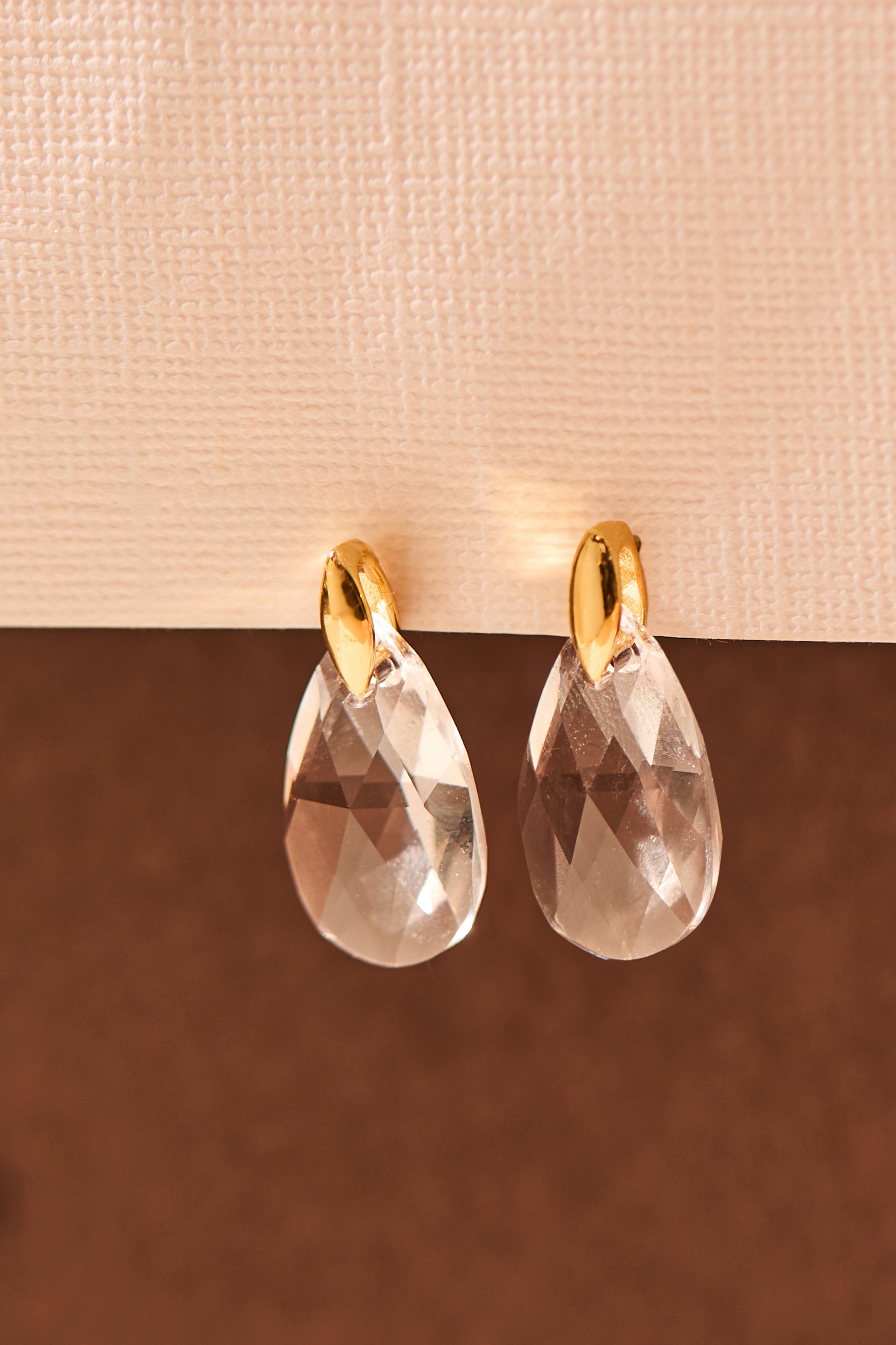 CRYSTAL CLEAR PEAR DROPS Detail 1