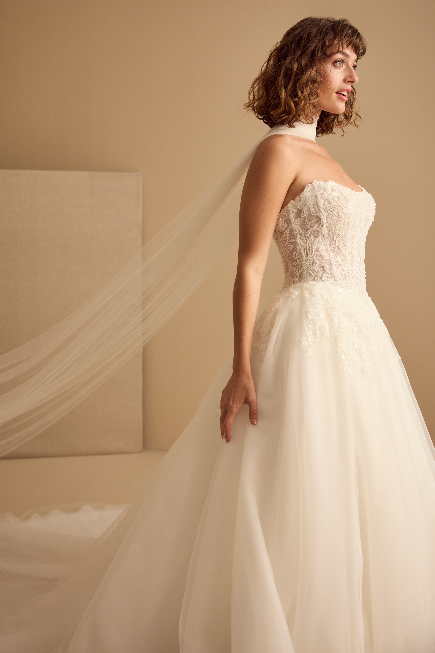 LUXE TULLE BRIDAL SCARF Detail 1
