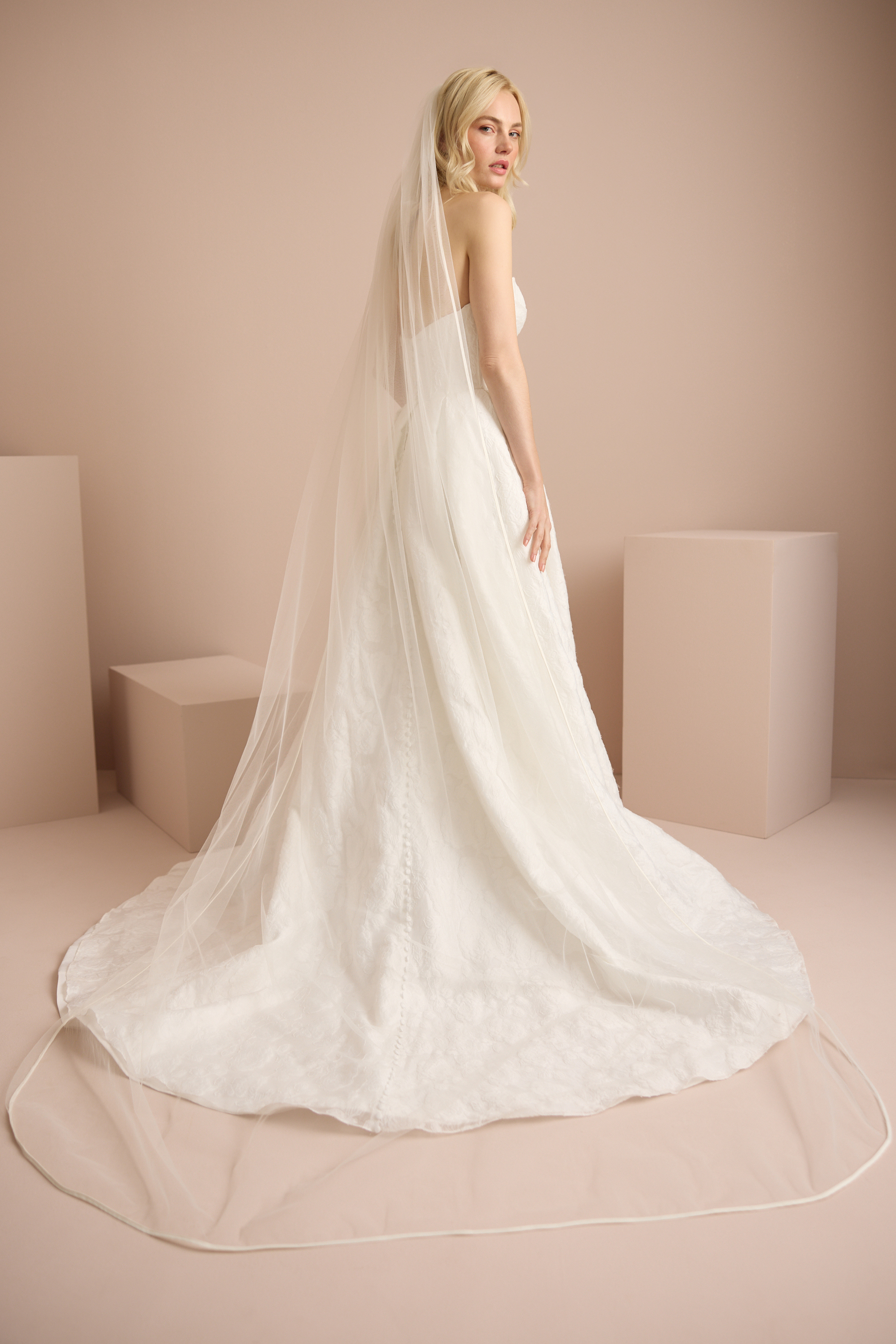SATIN TRIMMED VEIL Detail 3