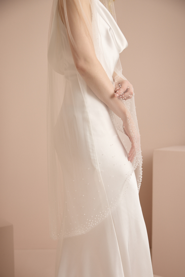 SCATTERED CRYSTAL EDGE VEIL