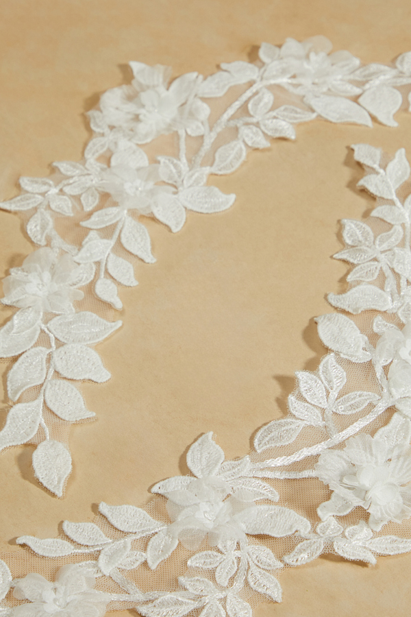 FLORAL LACE SWAG