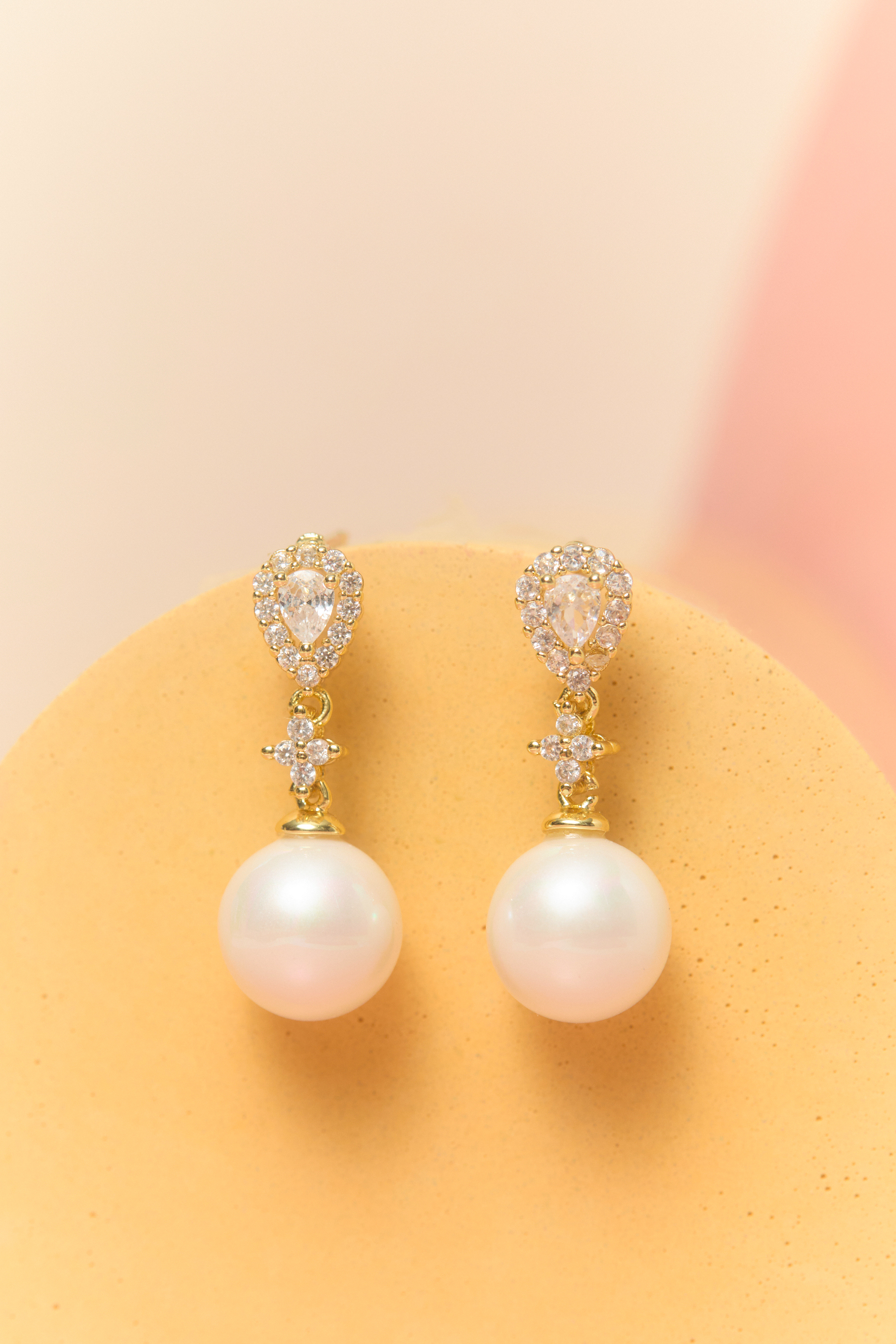SERENE PEARL DROPS Detail 1