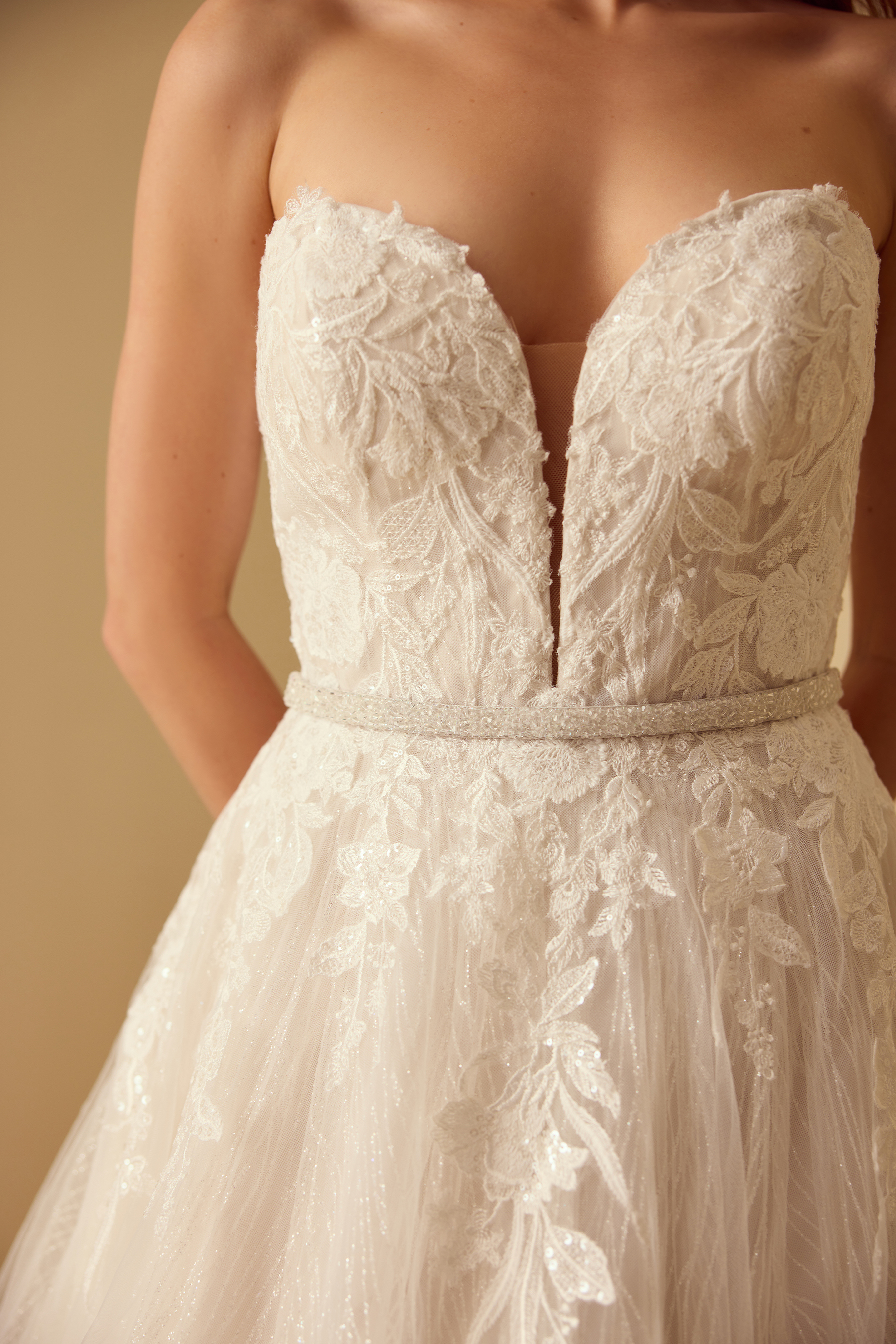 CLEAR BEAD SASH Detail 1