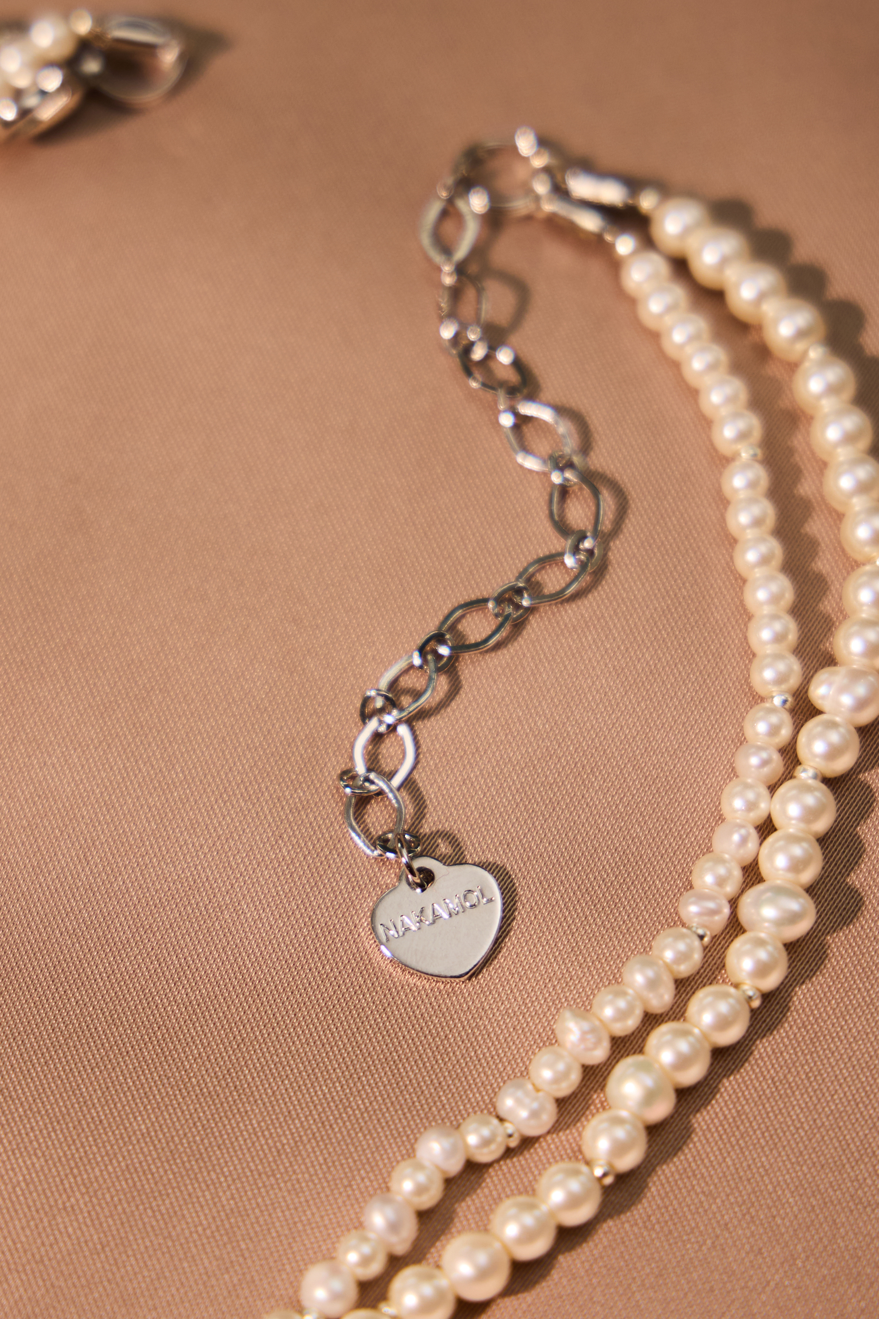 DOUBLE STRAND PEARL NECKLACE Detail 2