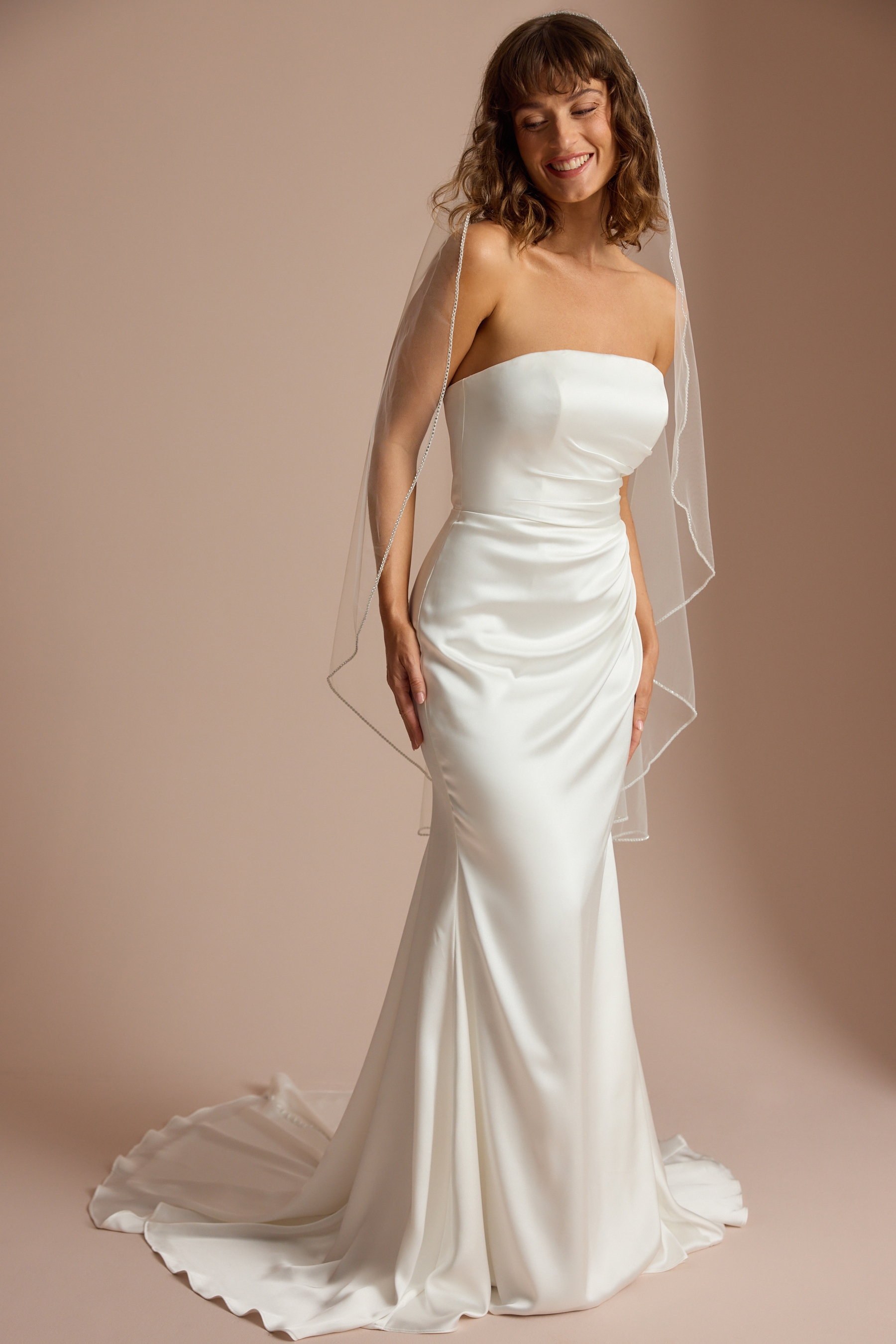 RHINESTONE TRIM MANTILLA Detail 2