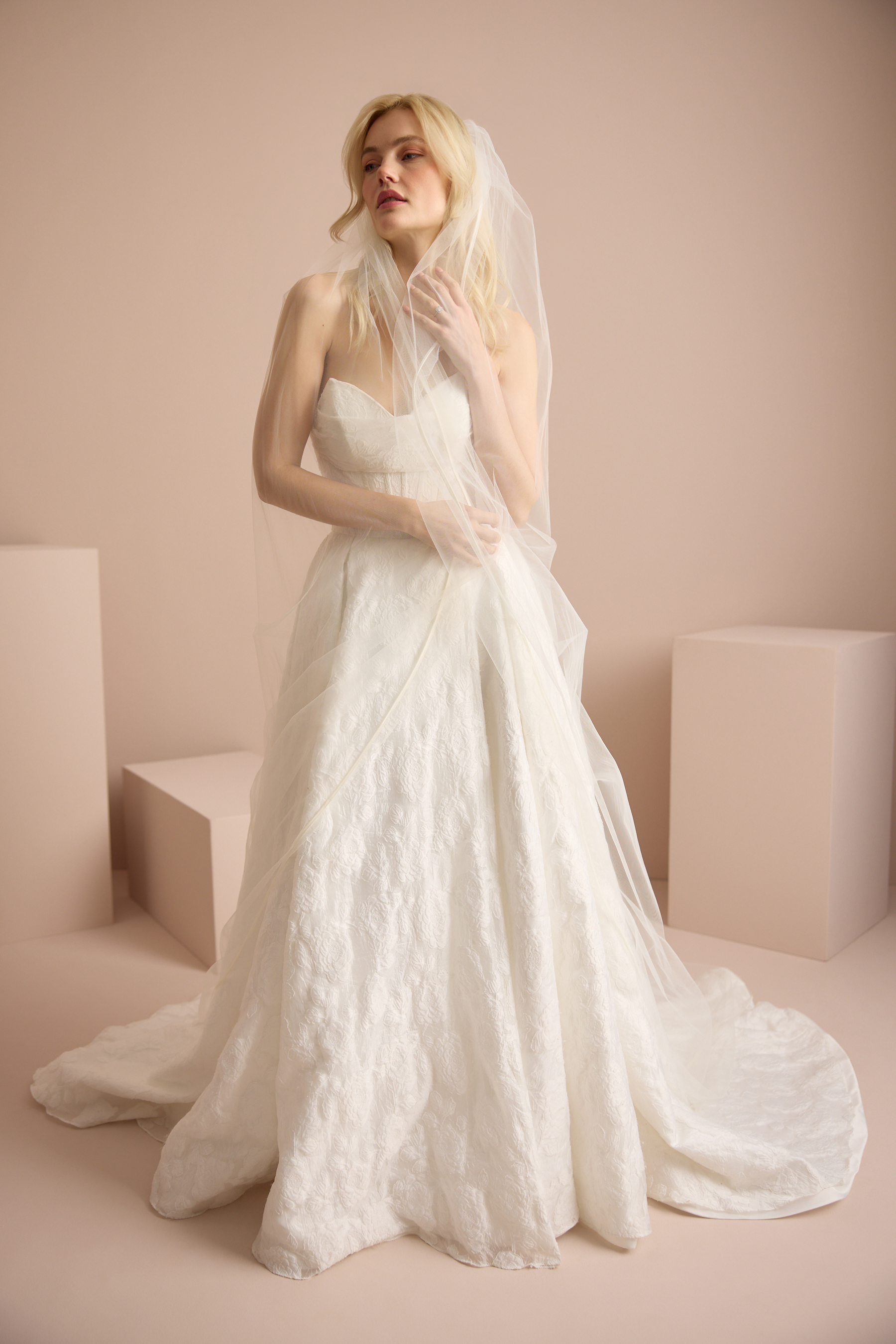 SATIN TRIMMED VEIL Detail 2