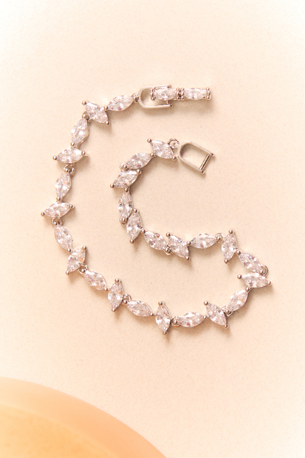 STAGGERED CRYSTAL BRACELET