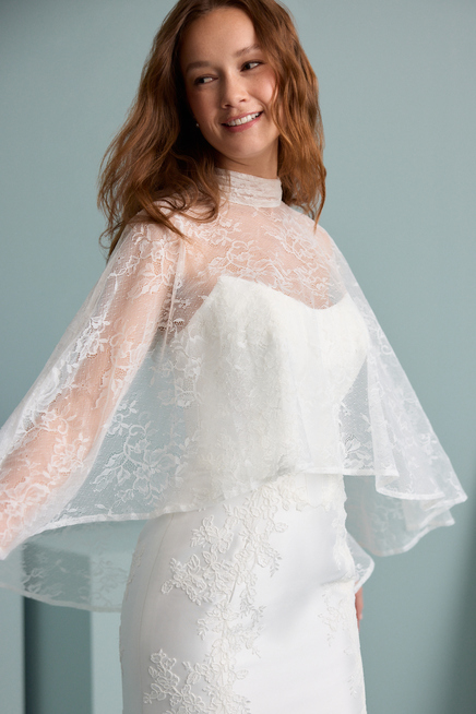 CHANTILLY LACE CAPE