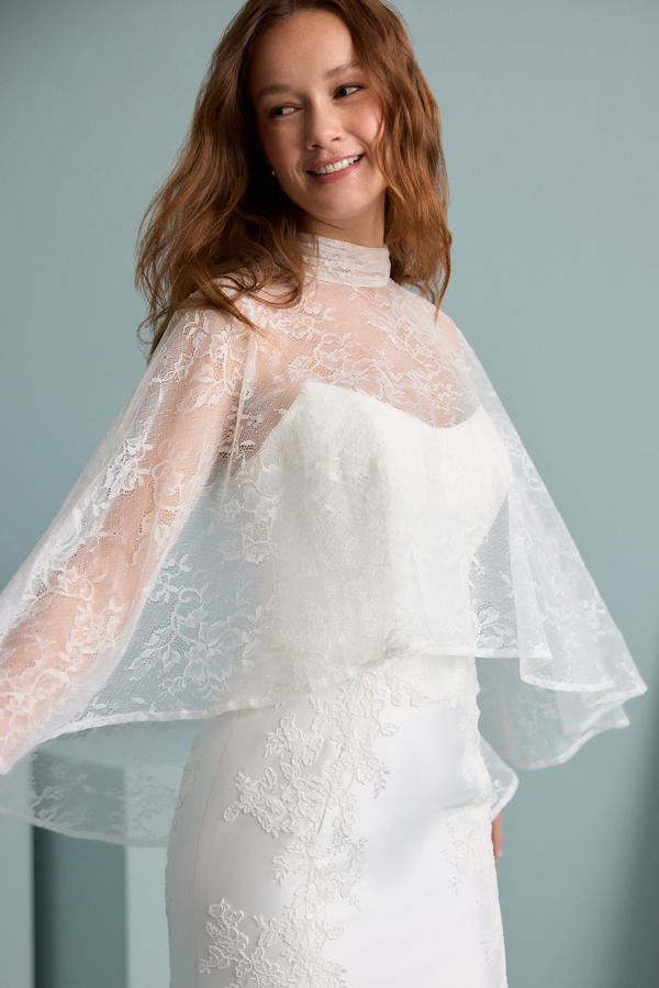 CHANTILLY LACE CAPE