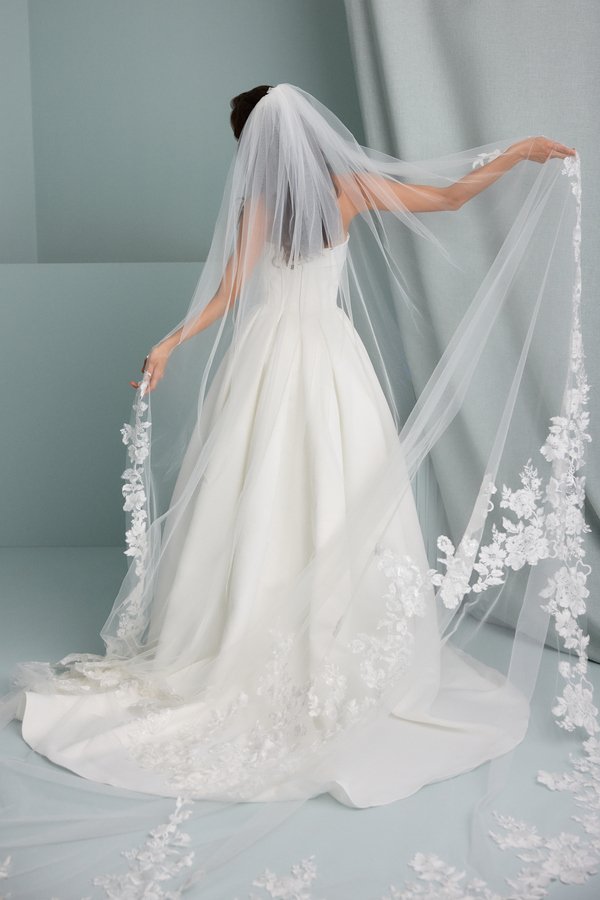 BLOSSOM LACE VEIL