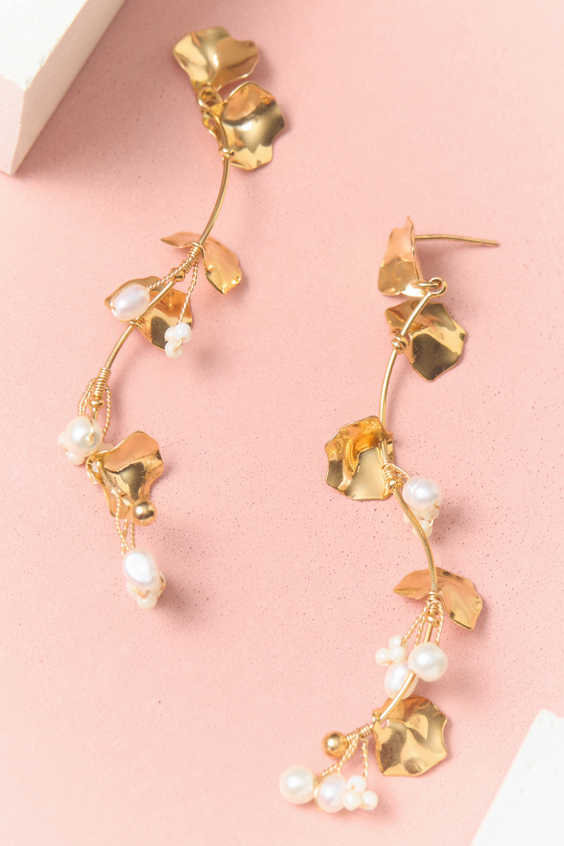 FLORAL PEARL DANGLE EARRINGS Detail 2