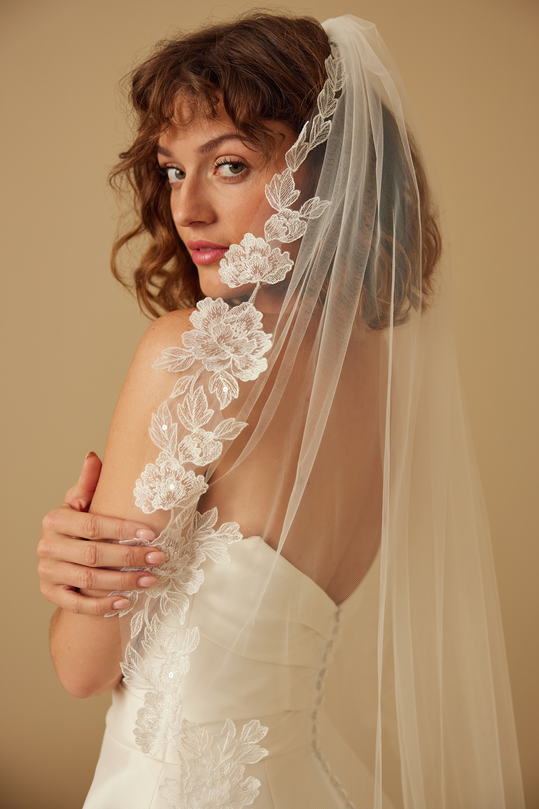 DELICATE FLORAL VEIL Detail 1