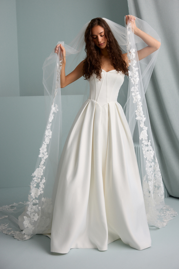 BLOSSOM LACE VEIL