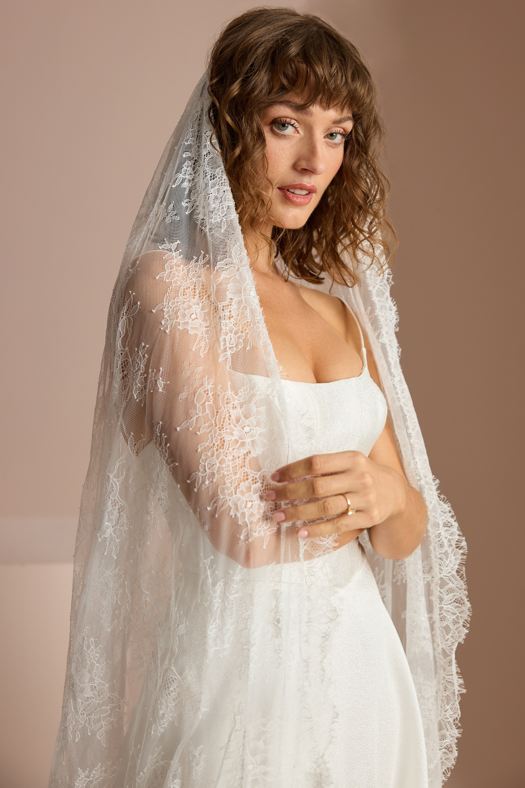 ROMANTIC LACE VEIL Detail 2