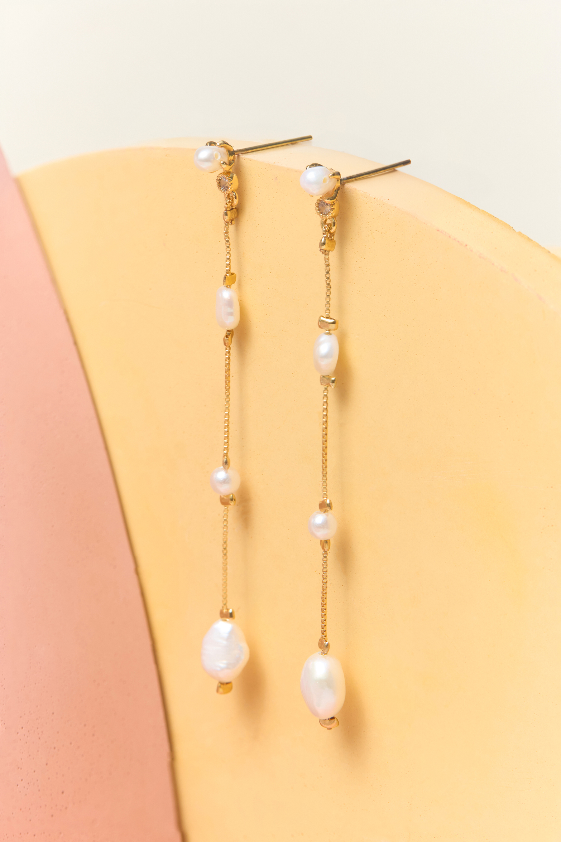 PETITE PEARL DROP EARRINGS Detail 2
