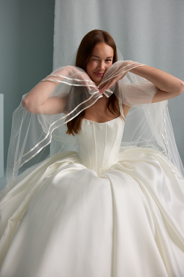 LUXE SATIN TRIM VEIL