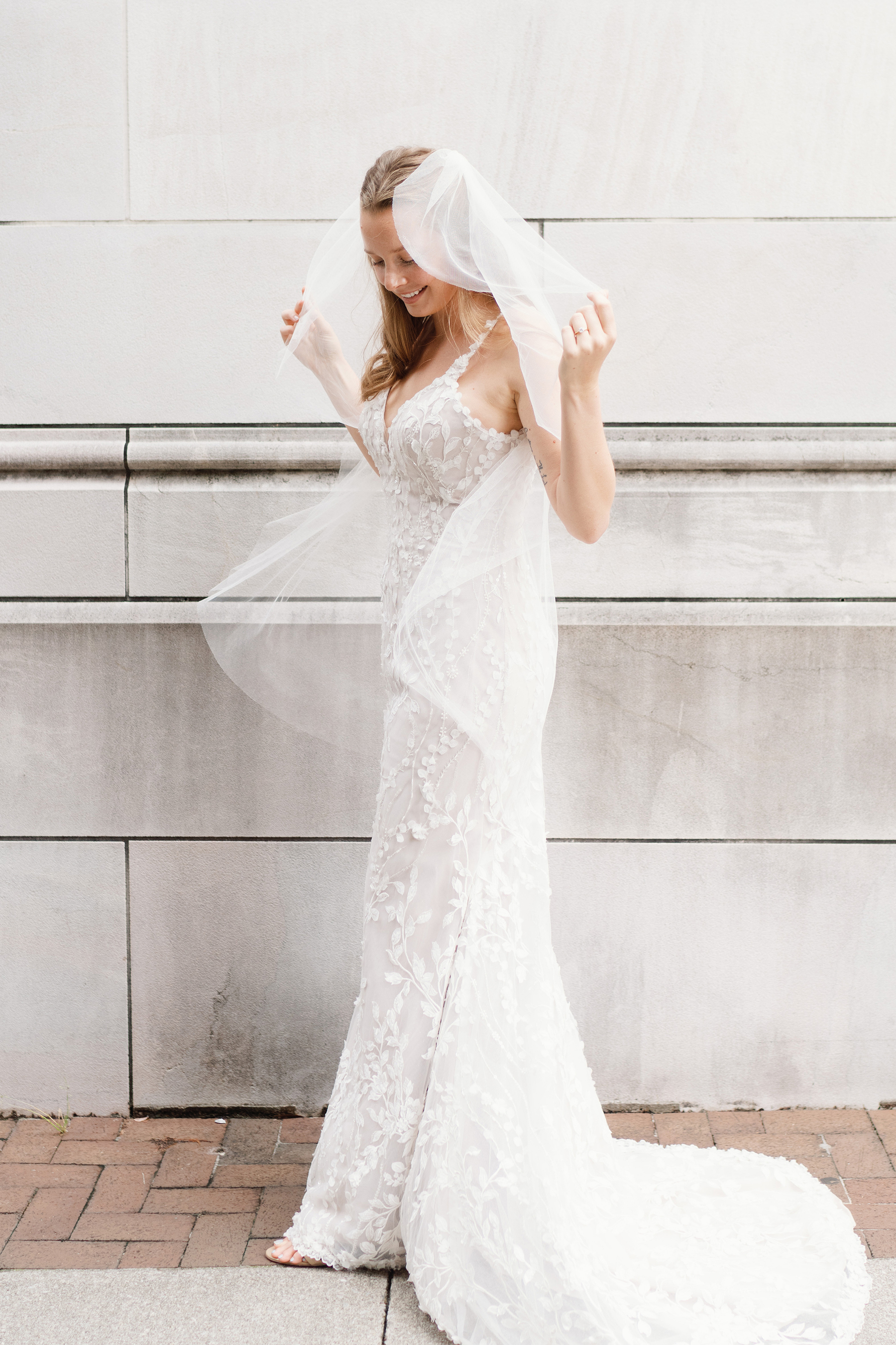 LUXE TULLE FINGERTIP VEIL Detail 2