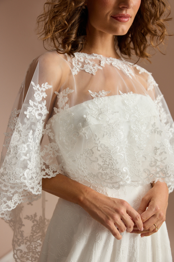 SCATTERED LACE CAPE